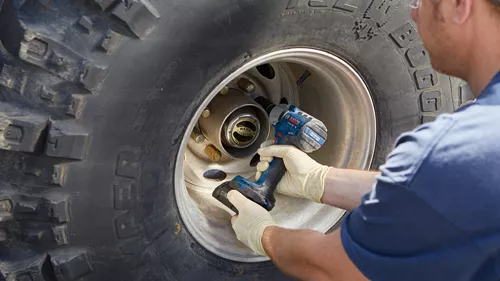 BOSCH GDS18V-330CB25, 18V Brushless 1/2" Impact Wrench Friction Ring w/ (2) 4.0 Ah CORE Compact Battery - Image 10