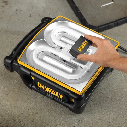 DEWALT DC020, Cordless/Corded Area Light - Image 4