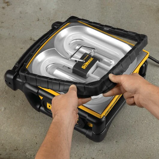 DEWALT DC020, Cordless/Corded Area Light - Image 5