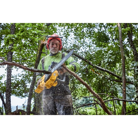 DEWALT DCCS677Z1, FLEXVOLT™ 60V MAX* BRUSHLESS 20" CHAINSAW KIT (15AH) - Image 4