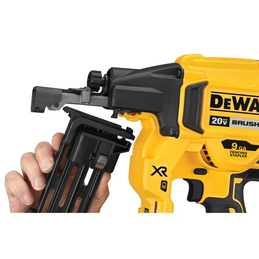 DEWALT DCFS950P2, 20V MAX Cordless Fencing Stapler Kit - Image 7