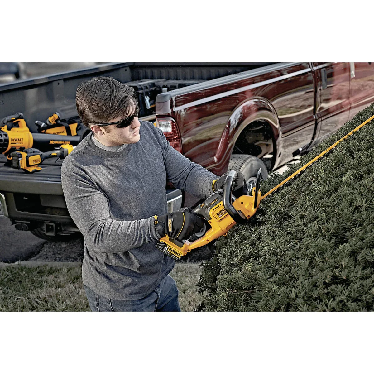 DEWALT DCHT820P1, 20V MAX Li-Ion 22'' Hedge Trimmer (5.0Ah) - Image 6