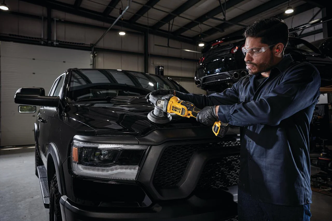 DEWALT DCM848P2, 20V MAX XR 5 in. (125mm) Cordless Variable Speed Random Orbit Polisher 2x 5.0Ah Kit - Image 7