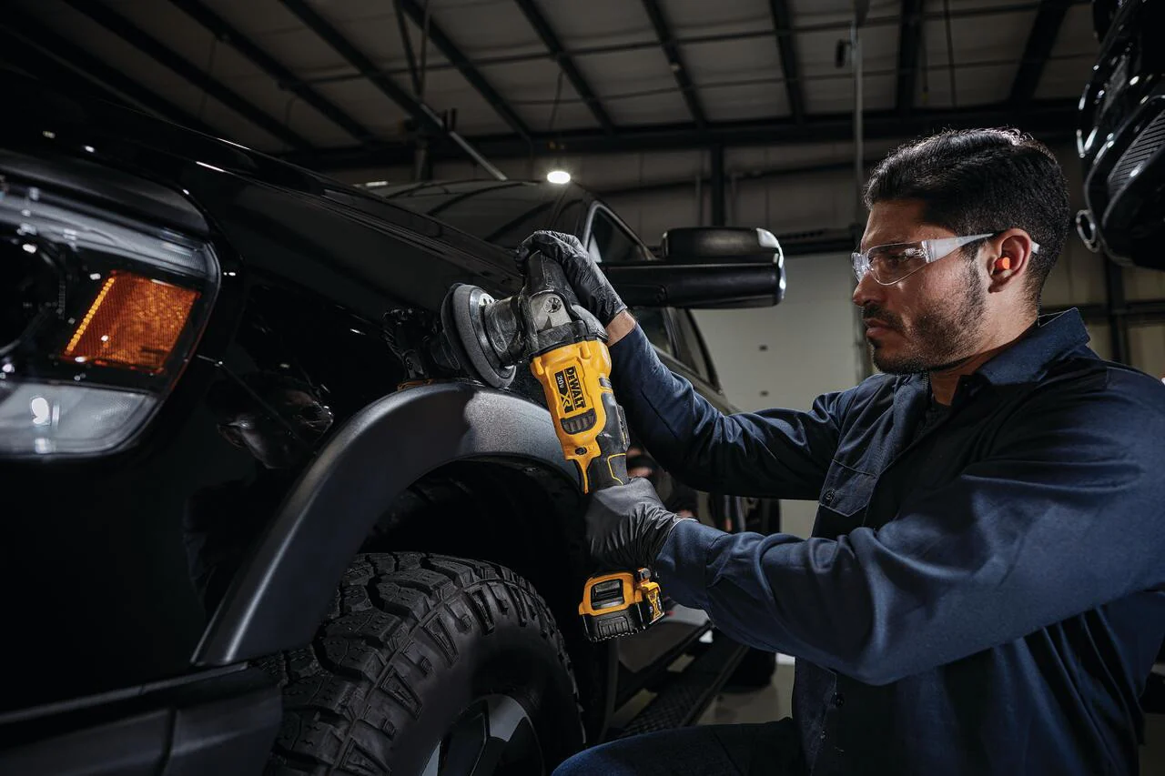 DEWALT DCM848P2, 20V MAX XR 5 in. (125mm) Cordless Variable Speed Random Orbit Polisher 2x 5.0Ah Kit - Image 8