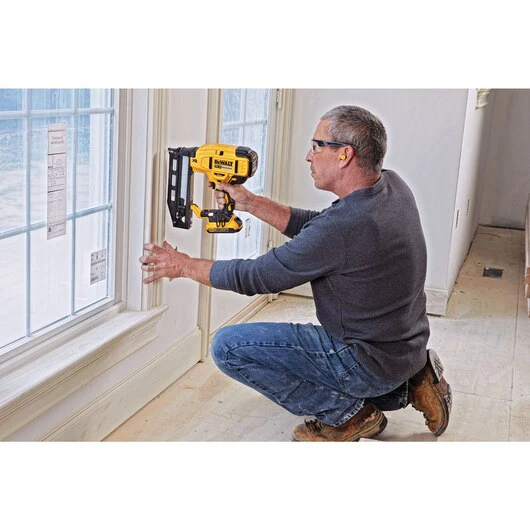 DEWALT DCN662D1, 20V MAX* XR 16 GA Cordless Straight Finish Nailer Kit - Image 7