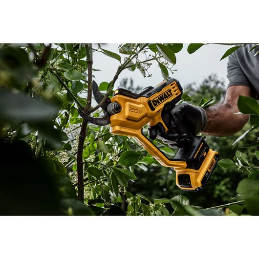 DEWALT DCPR320B, 20 V MAX Cordless Pruner (Tool Only) - Image 4