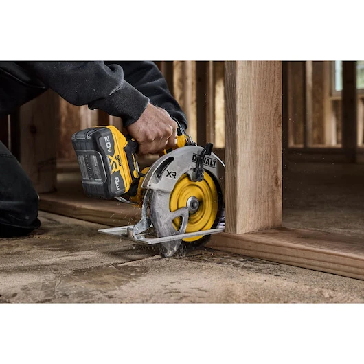 DEWALT DCS590B, 20V MAX* XR® BRUSHLESS CORDLESS 7-1/4 IN. CIRCULAR SAW (TOOL ONLY) - Image 4