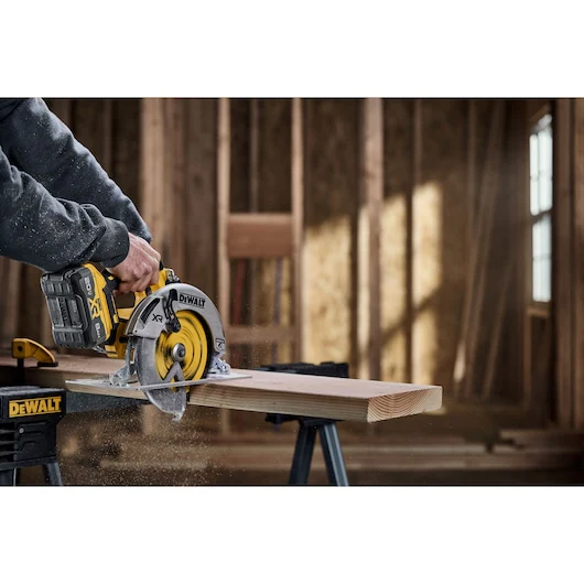DEWALT DCS590B, 20V MAX* XR® BRUSHLESS CORDLESS 7-1/4 IN. CIRCULAR SAW (TOOL ONLY) - Image 5