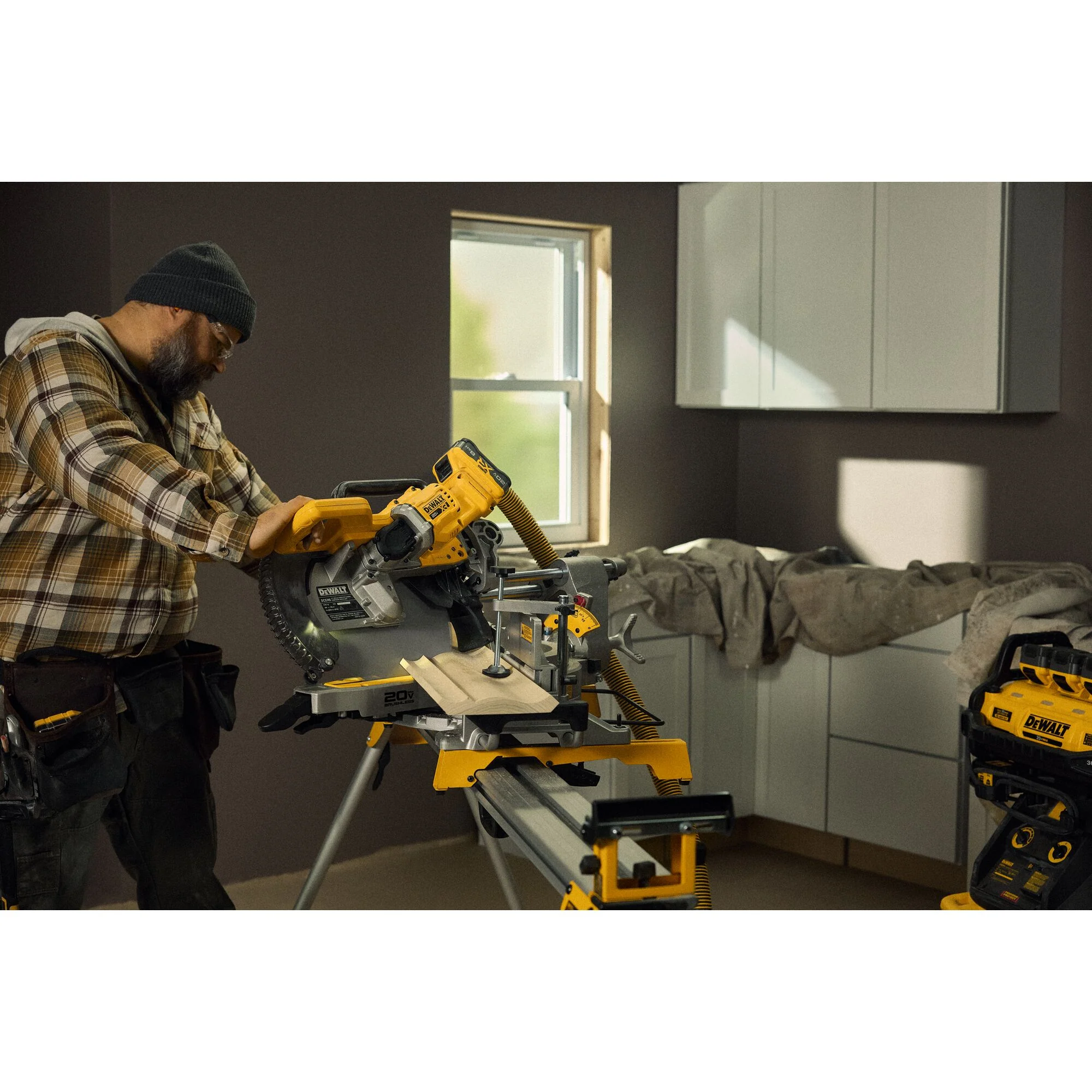 DEWALT DCS785WW1, 20V MAX XR 12" Double Bevel Sliding Miter Saw Kit (8.0AH) - Image 7