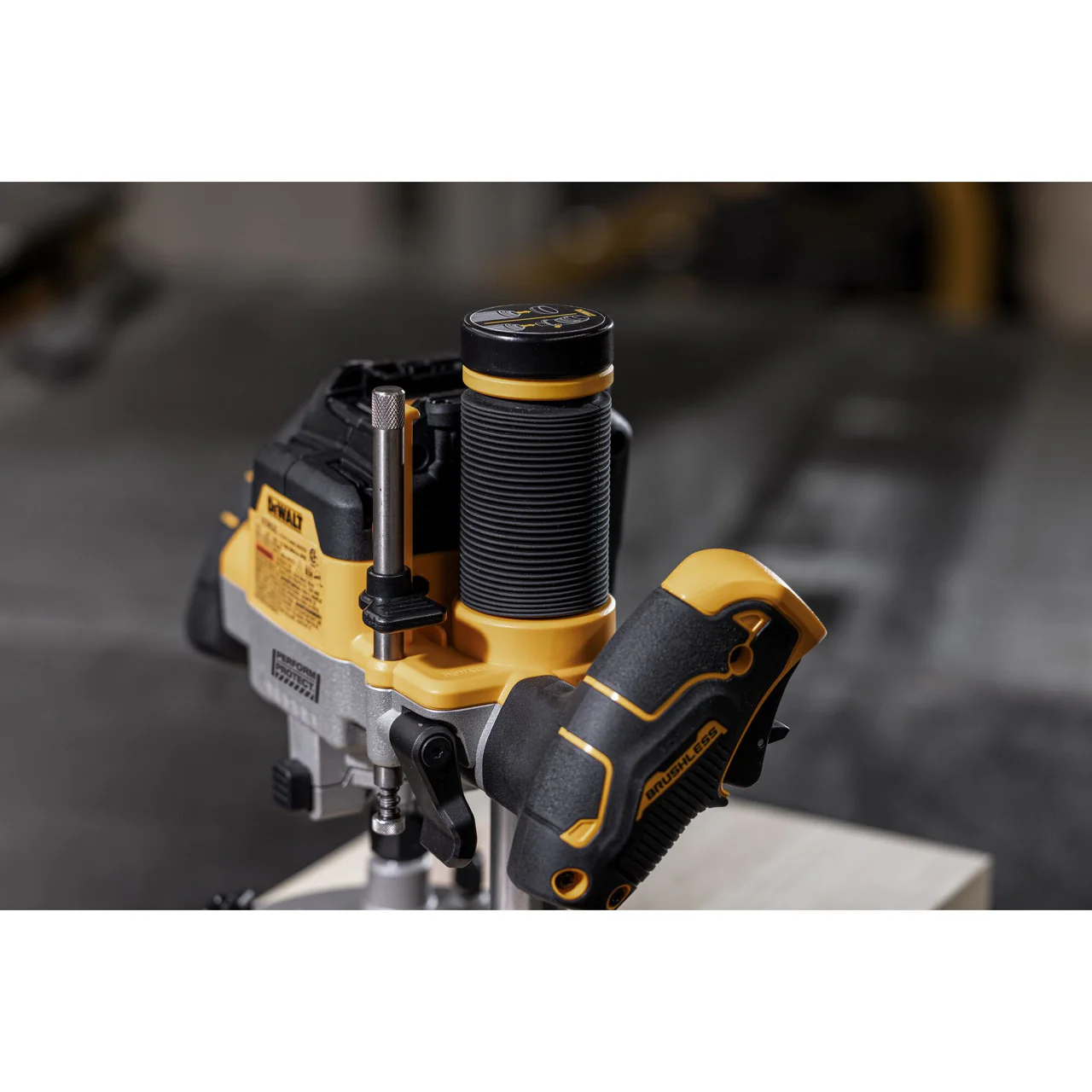 DEWALT DCW620B, 20V MAX XR 2-1/4in Peak HP Plunge Router (Bare Tool) - Image 8