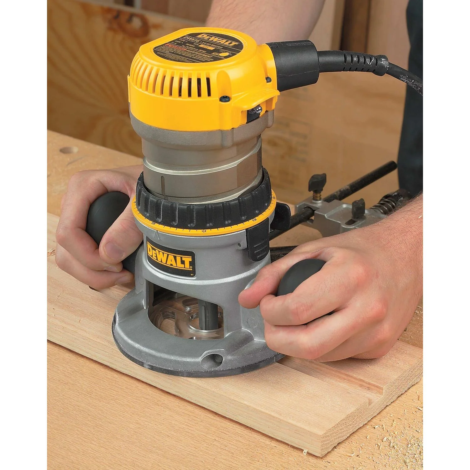 DEWALT DW616K, 1-3/4 HP (maximum motor HP) Fixed Base Router Kit - Image 4