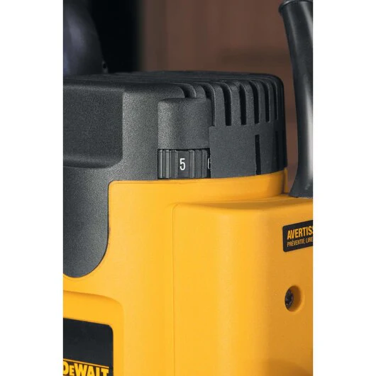 DEWALT DW621, 2 HP (maximum motor HP) EVS Plunge Router - Image 4