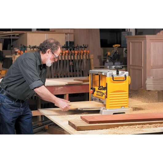DEWALT DW734, 12-1/2'' Thickness Planer with Three Knife Cutter-Head - Image 5