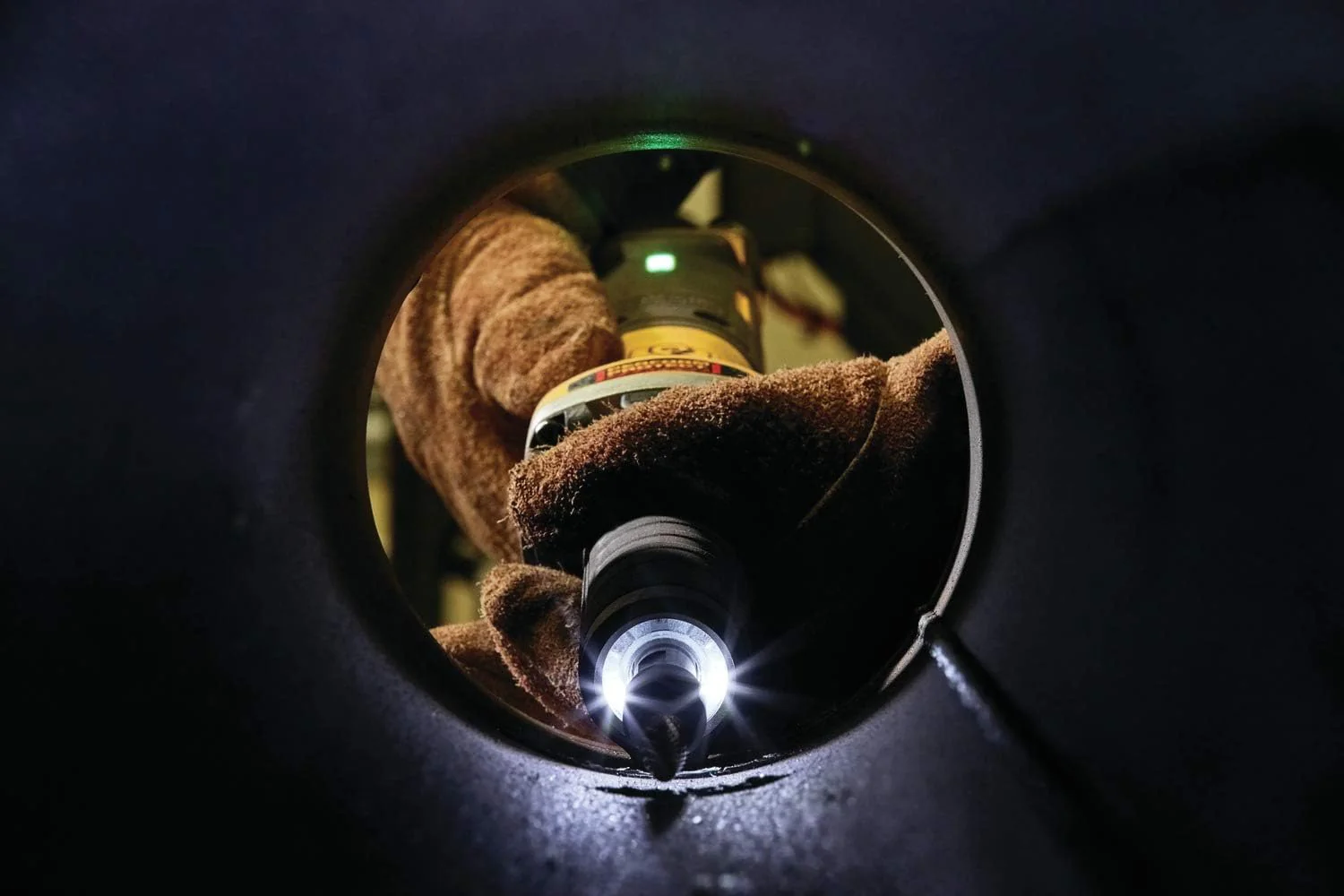 DEWALT DWE4997VS,  2" BRUSHLESS VARIABLE SPEED PADDLE SWITCH DIE GRINDER 7,500-25,000 WITH LOCK-ON - Image 12