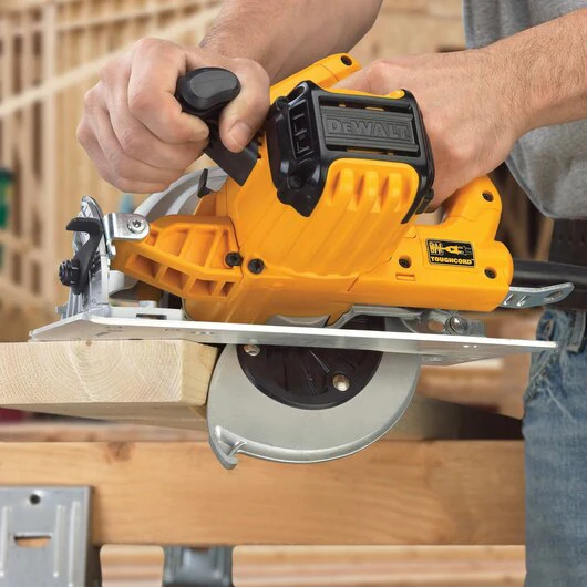 DEWALT DWE575, 7 1/4'' Lightweight Circular saw - Image 2