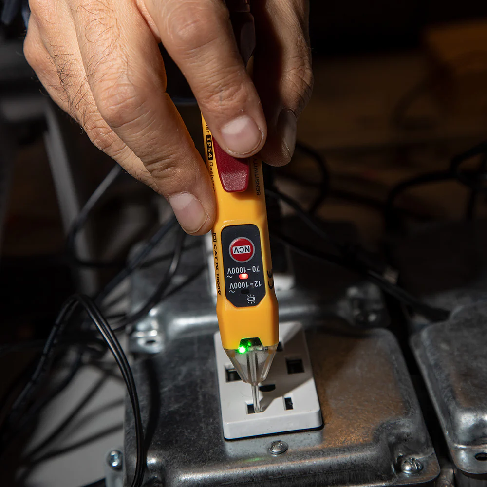 Klein Tools NCVT2PKIT, Dual Range NCVT with Receptacle Tester Electrical Test Kit - Image 3