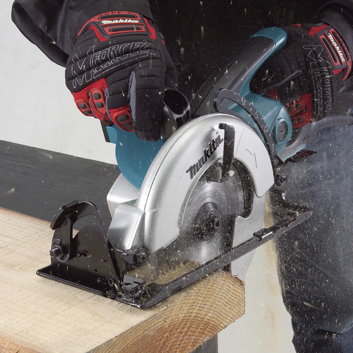 Makita 5477NB, 7-1/4" Hypoid Saw - Image 2