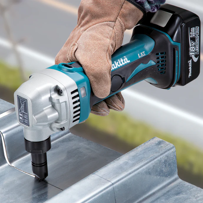 Makita DJN161Z, 18V LXT16 Gauge Nibbler - Image 2