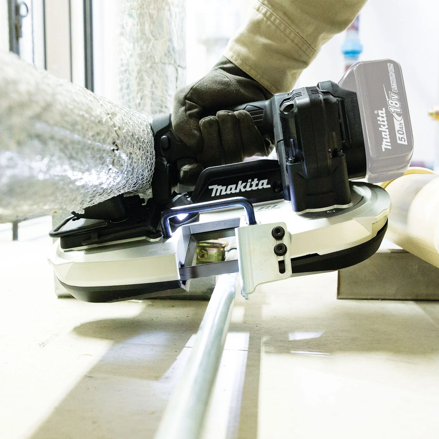 Makita DPB184ZB, Sub-Compact Cordless Band Saw - Image 4