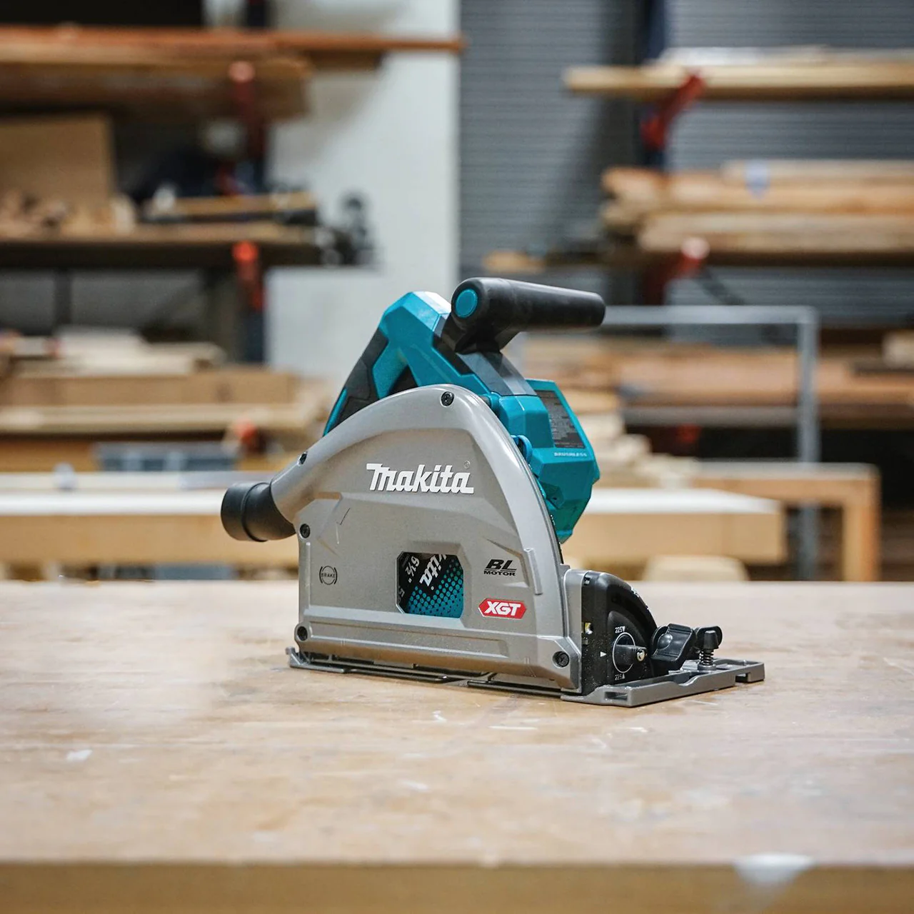 Makita SP001GZ05, 40V MAX XGT Li-Ion BL 6-1/2" Plunge Cut Circular Saw with Brushless Motor, AWS, and 55" Guide Rail - Image 4
