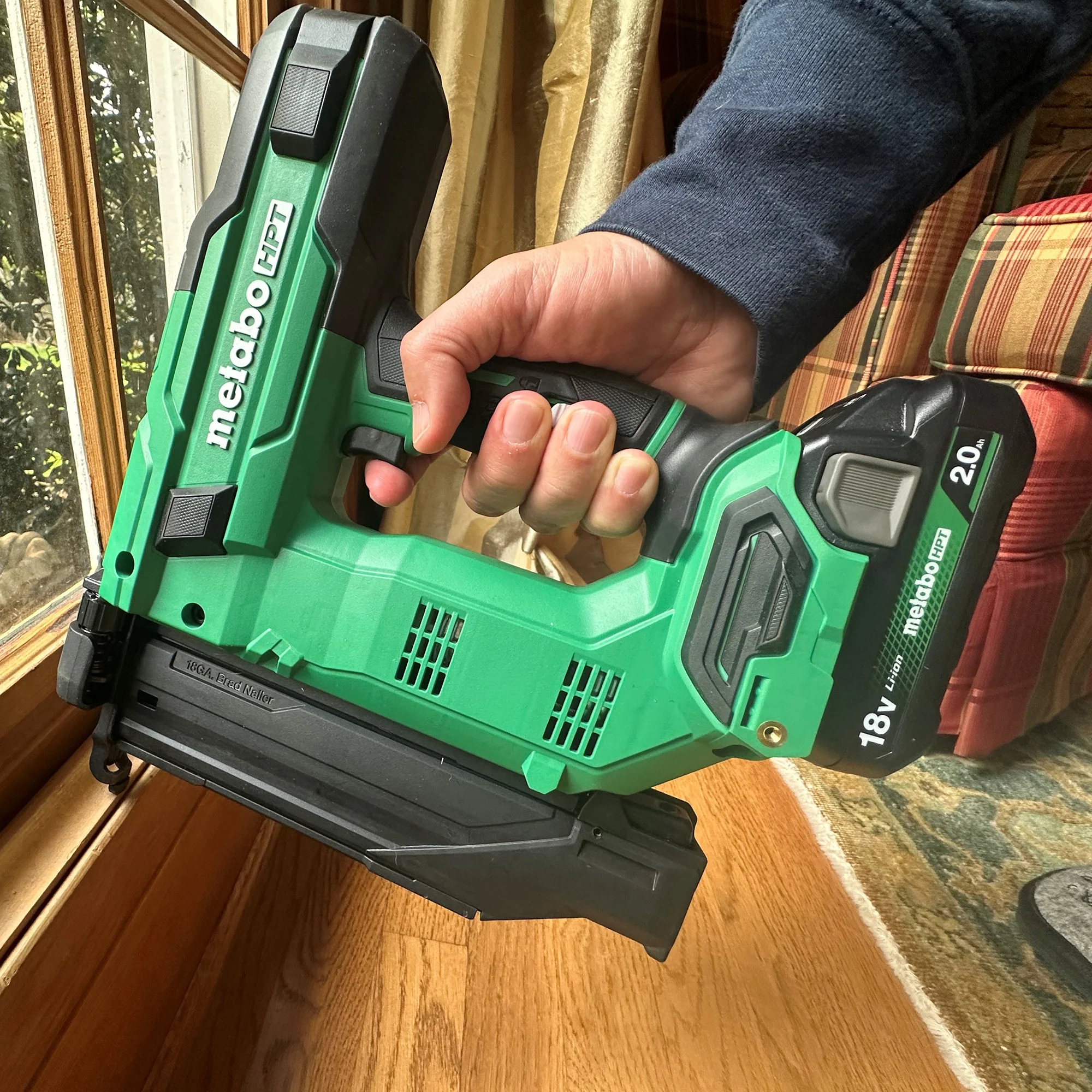 Metabo HPT NT1850DGM, 18V MULTIVOLT™ 18 GAUGE COMPACT BRAD NAILER (1 x 2.0Ah) - Image 10