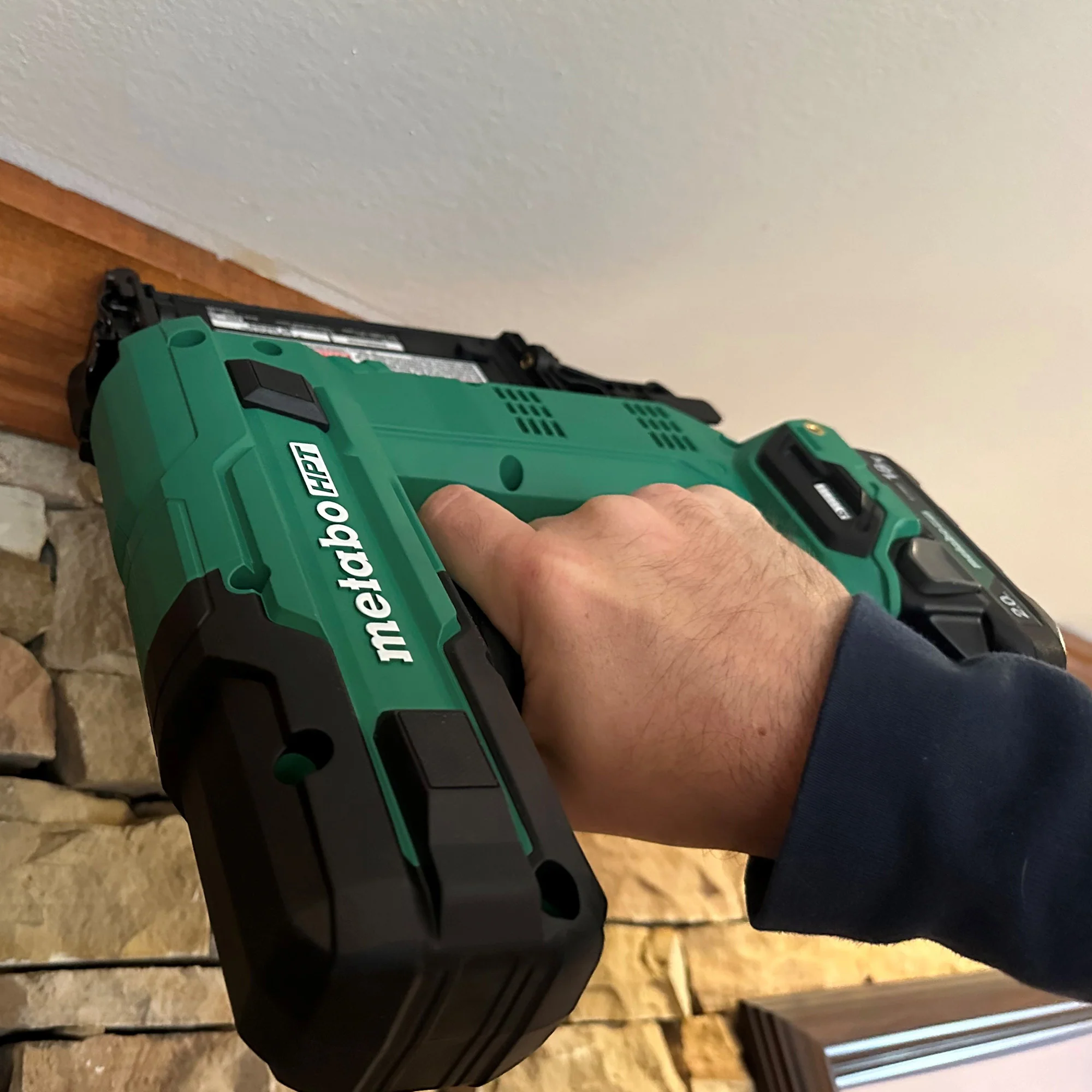 Metabo HPT NT1850DGM, 18V MULTIVOLT™ 18 GAUGE COMPACT BRAD NAILER (1 x 2.0Ah) - Image 11