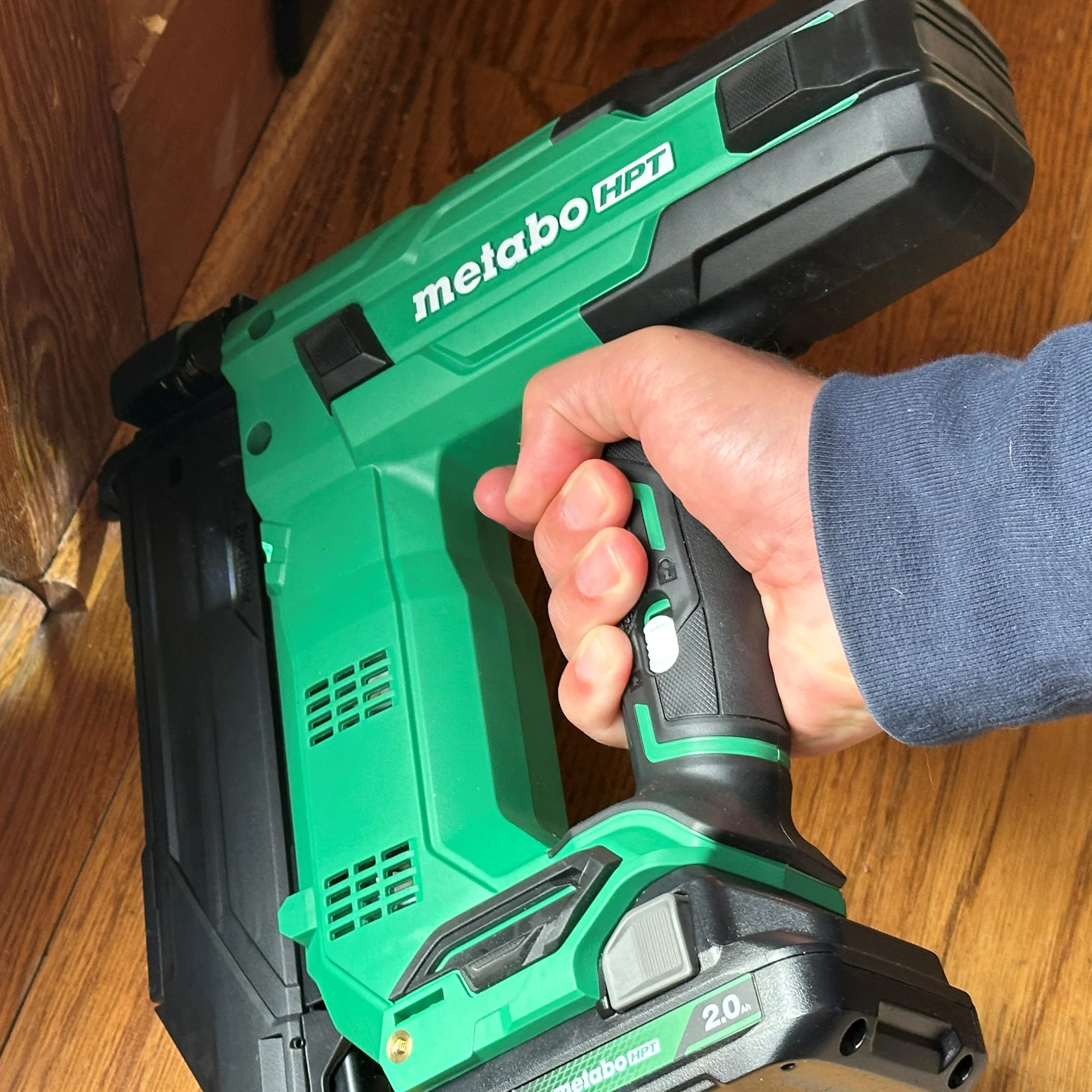 Metabo HPT NT1850DGM, 18V MULTIVOLT™ 18 GAUGE COMPACT BRAD NAILER (1 x 2.0Ah) - Image 7