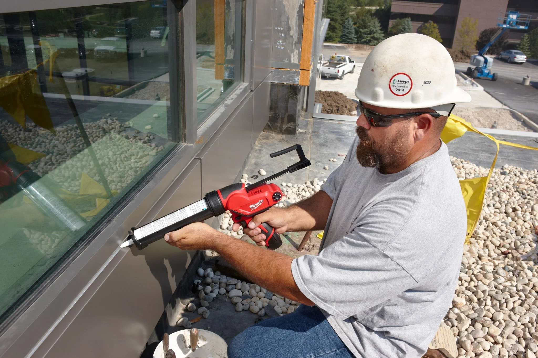 Milwaukee 2441-20, M12 10oz. Caulk and Adhesive Gun (Tool Only) - Image 3