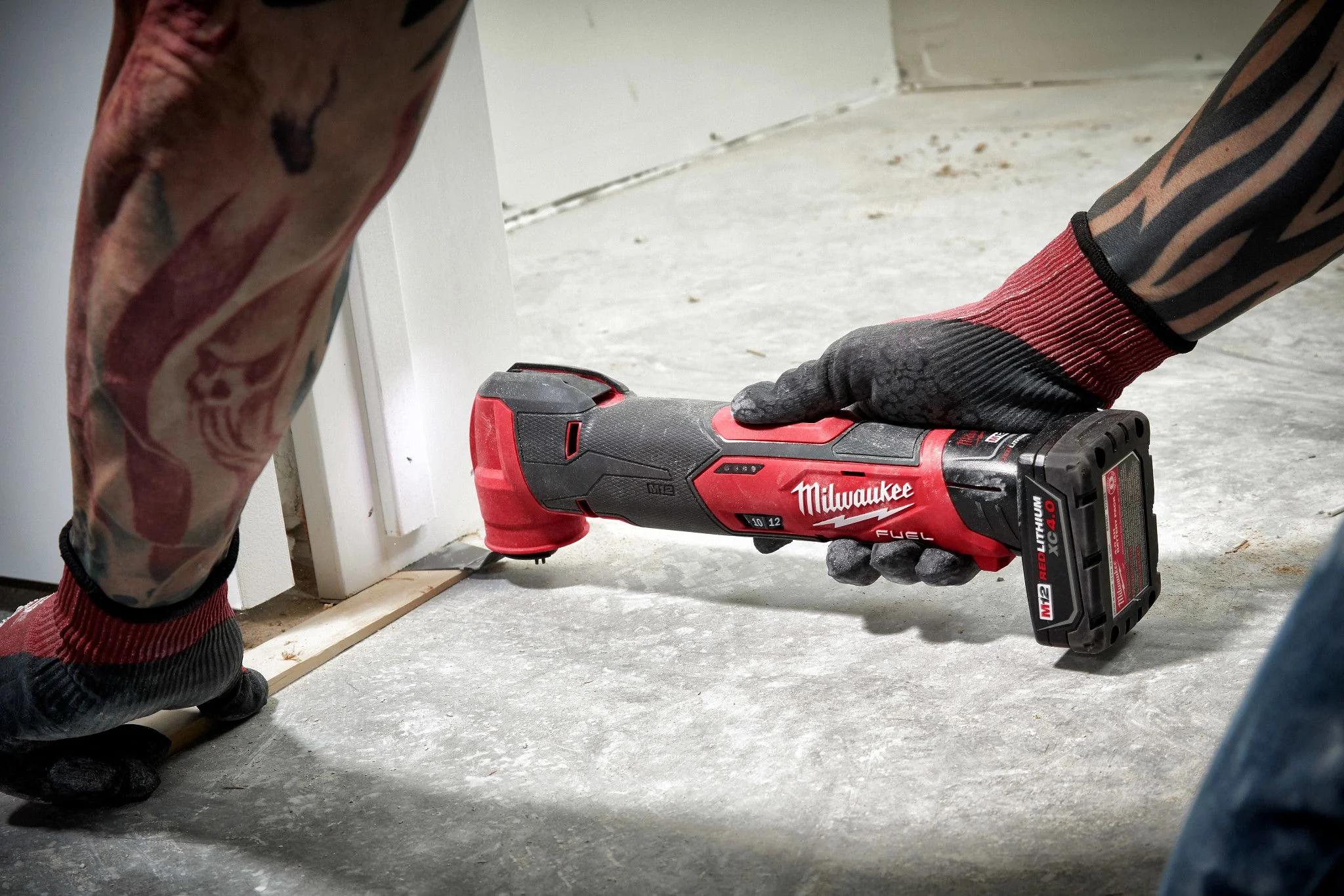 Milwaukee 2526-21XC, M12 FUEL Oscillating Multi-Tool Kit - Image 2