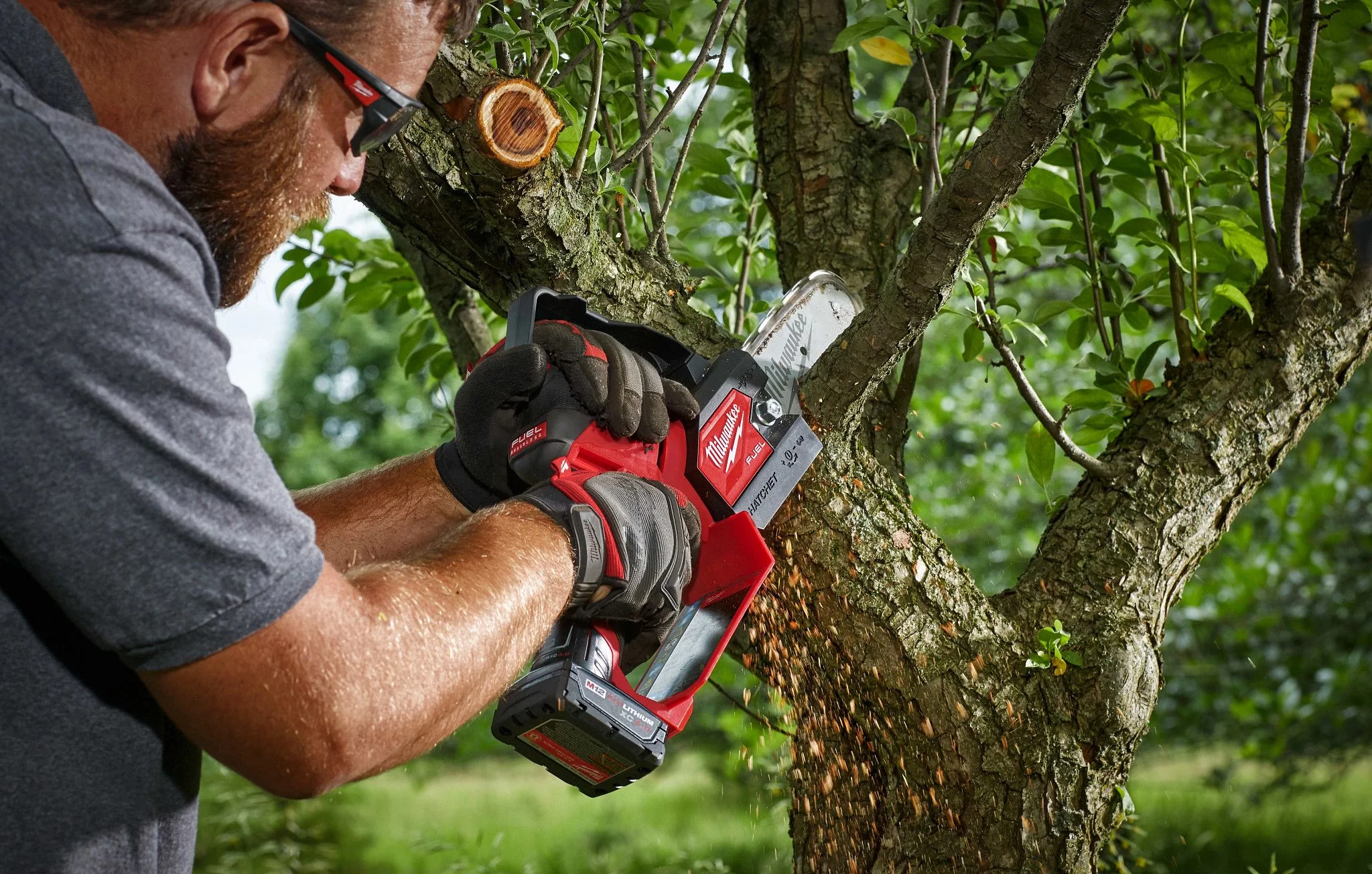 Milwaukee 2527-20, M12 FUEL HATCHET Pruning Saw (Tool Only) - Image 2