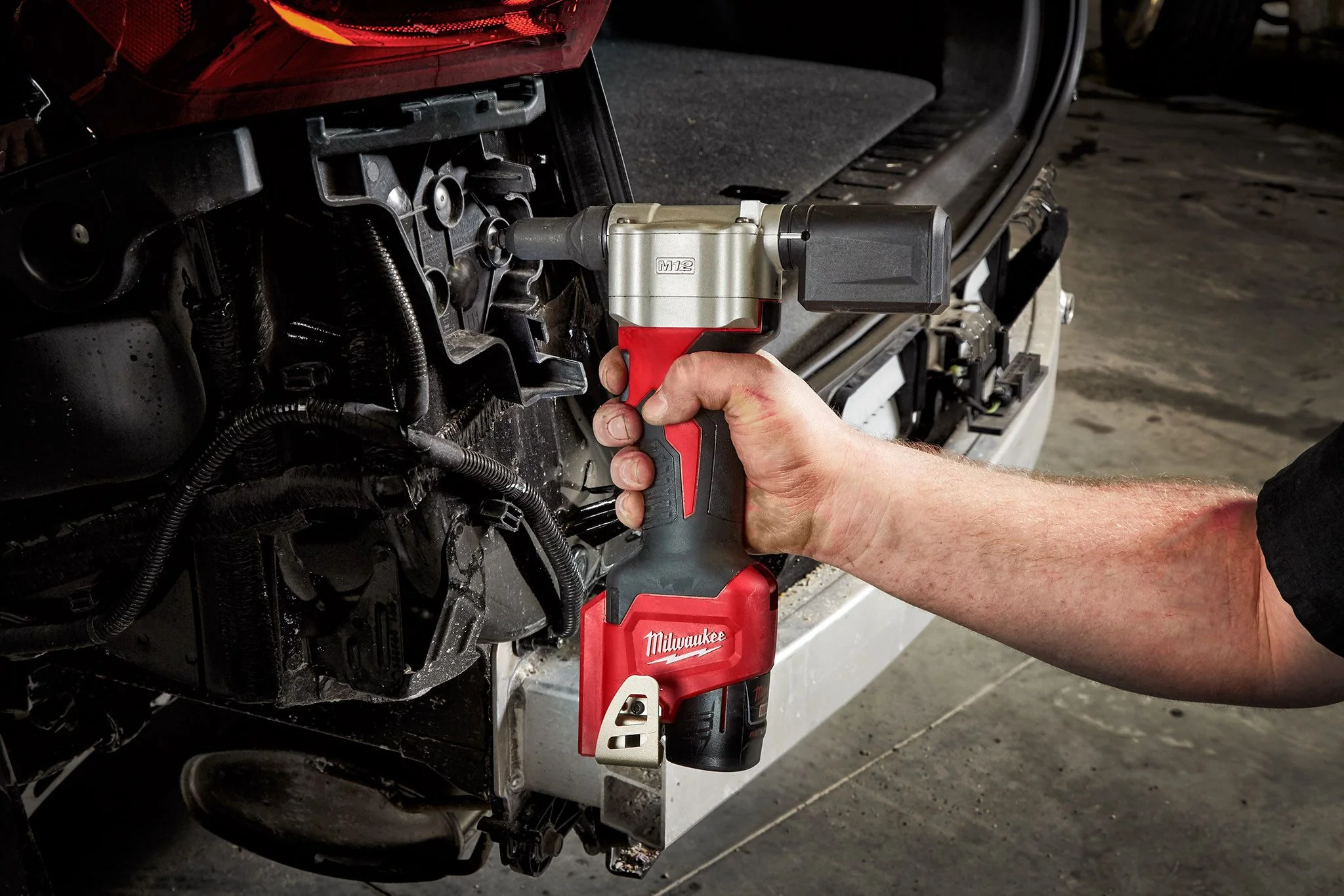 Milwaukee 2550-22, M12 Rivet Tool Kit - Image 4