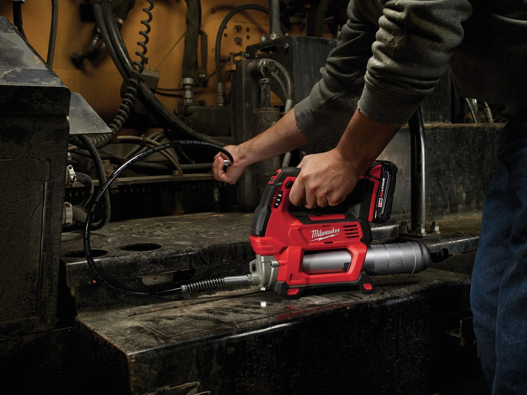 Milwaukee 2646-20, M18 2-Speed Grease Gun (Tool Only) - Image 3