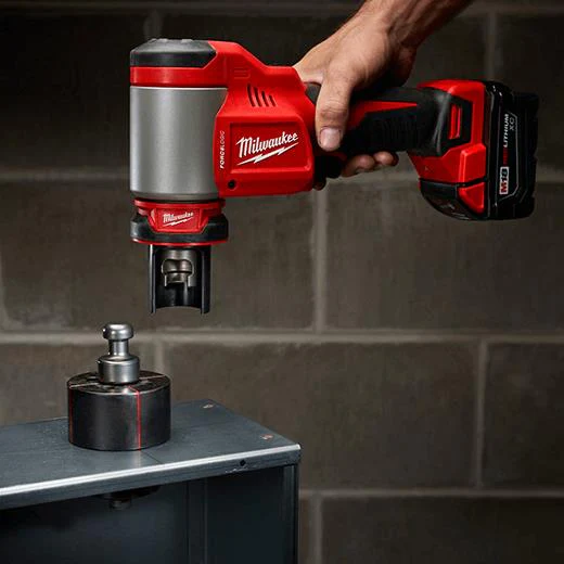 Milwaukee 2676-23, M18™ FORCE LOGIC™ 10T Knockout Tool 1/2" - 4" Kit - Image 8