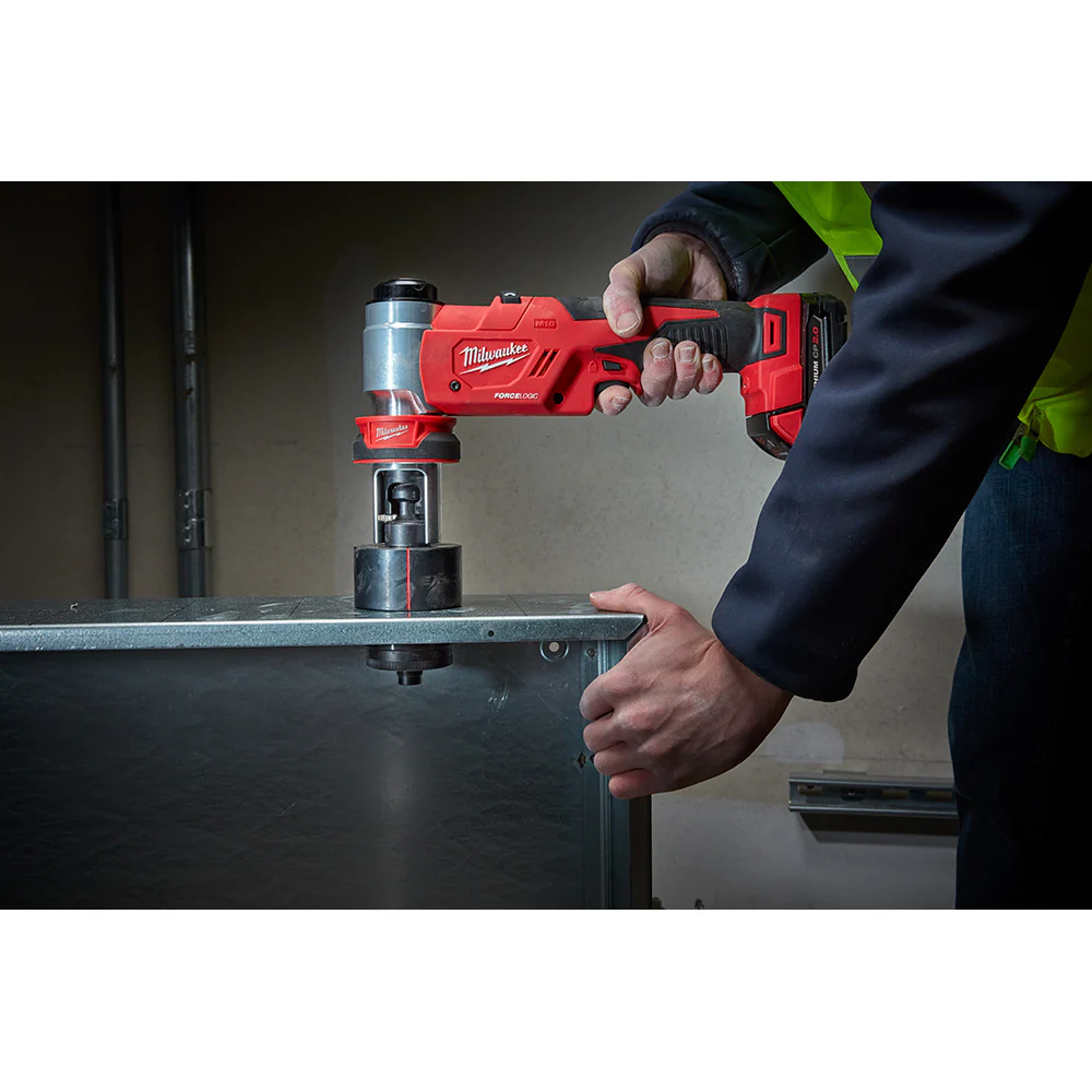 Milwaukee 2677-21, M18 FORCE LOGIC 6T Knockout Tool 1/2" - 2" Kit - Image 5