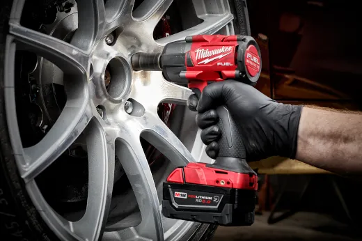 Milwaukee 2962-22R, M18 FUEL™ 1/2 " Mid-Torque Impact Wrench w/ Friction Ring Kit - Image 7