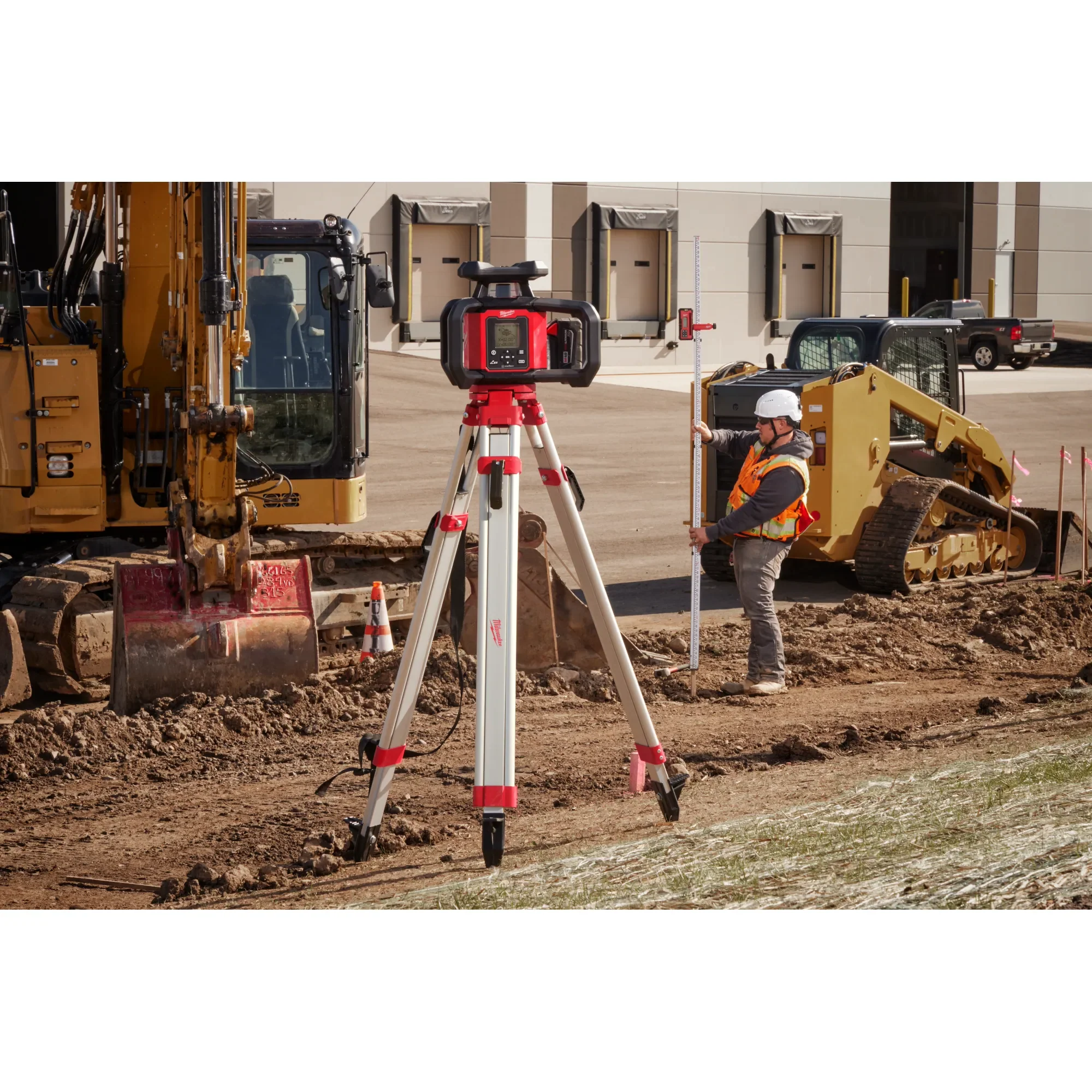 Milwaukee 3704-21, M18™ Red Exterior Dual Slope Rotary Laser Level Kit w/ Receiver & Remote - Image 5