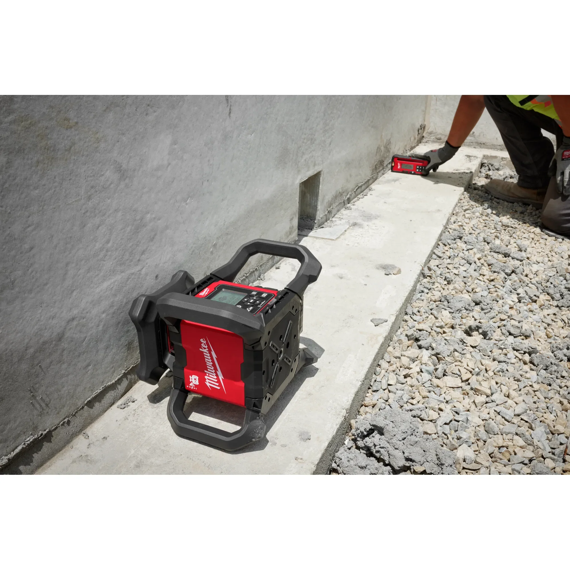 Milwaukee 3704-21, M18™ Red Exterior Dual Slope Rotary Laser Level Kit w/ Receiver & Remote - Image 6