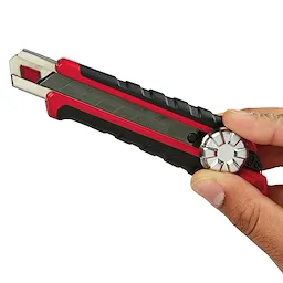 Milwaukee 48-22-1961, 18mm Snap Off Knife with Metal Lock and Precision Cut Blade - Image 6