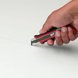 Milwaukee 48-22-1962, 25mm Snap Off Knife with Metal Lock and Precision Cut Blade - Image 5
