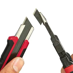 Milwaukee 48-22-1962, 25mm Snap Off Knife with Metal Lock and Precision Cut Blade - Image 6