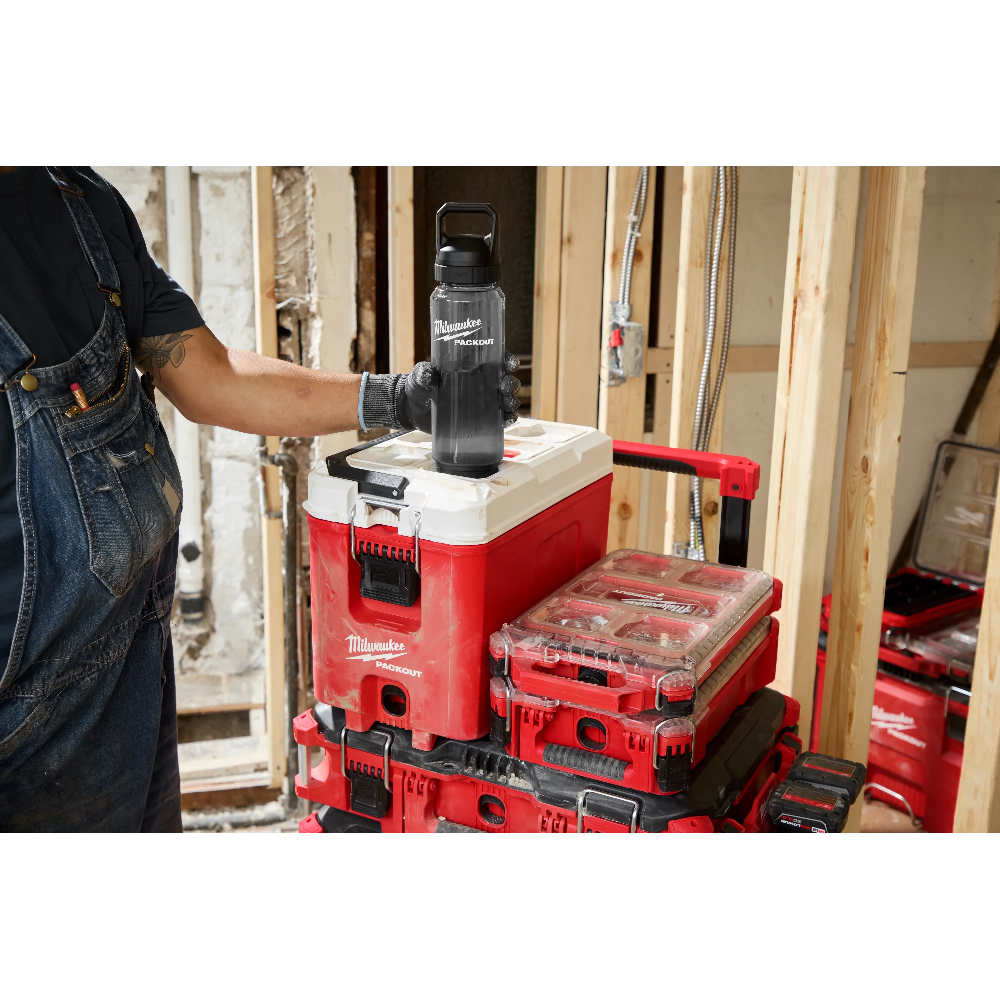 Milwaukee 48-22-8372B, PACKOUT™ 34oz Bottle with Chug Lid (Black) - Image 8