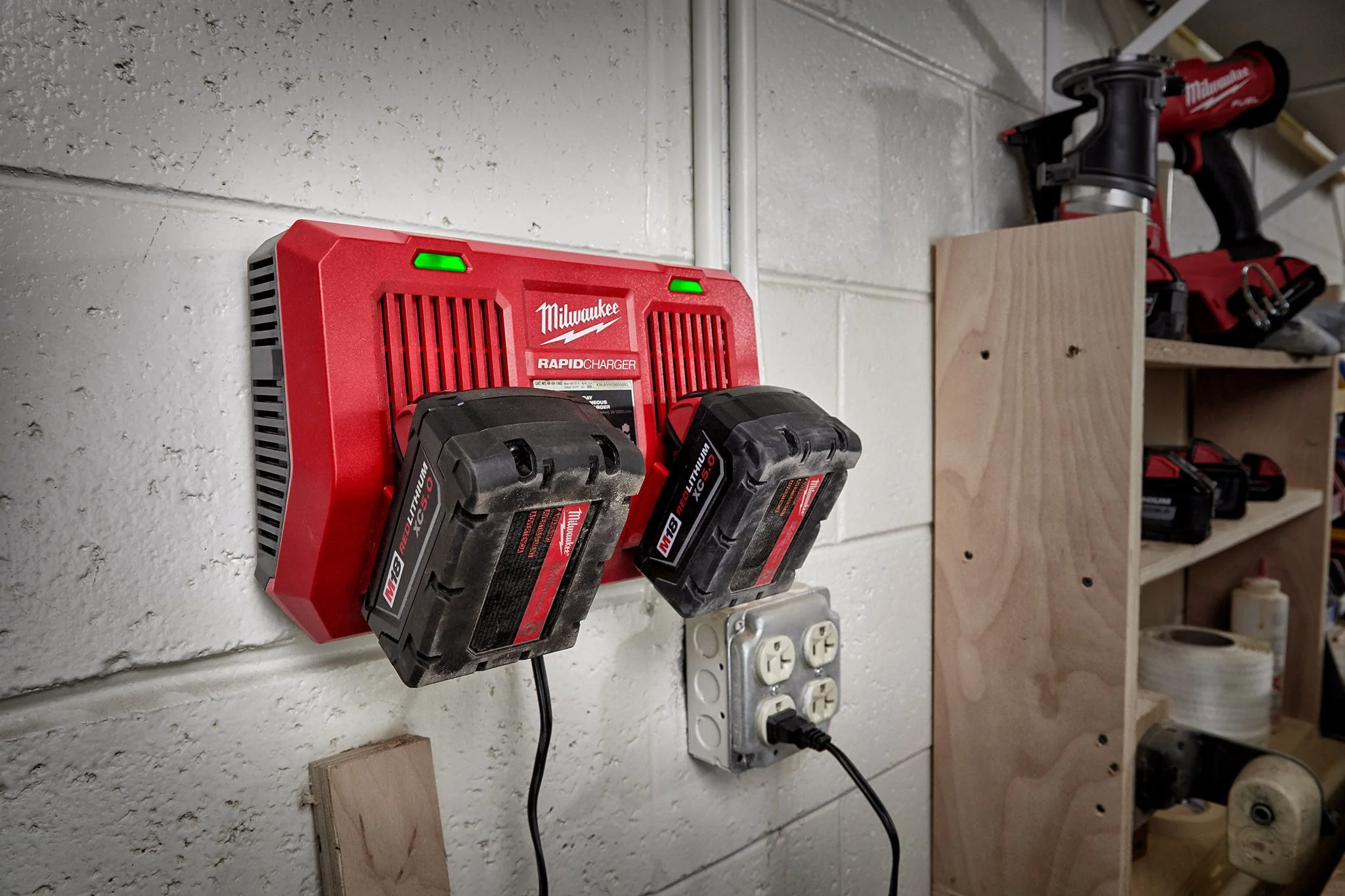 Milwaukee 48-59-1802, M18 Dual Bay Simultaneous Rapid Charger - Image 2