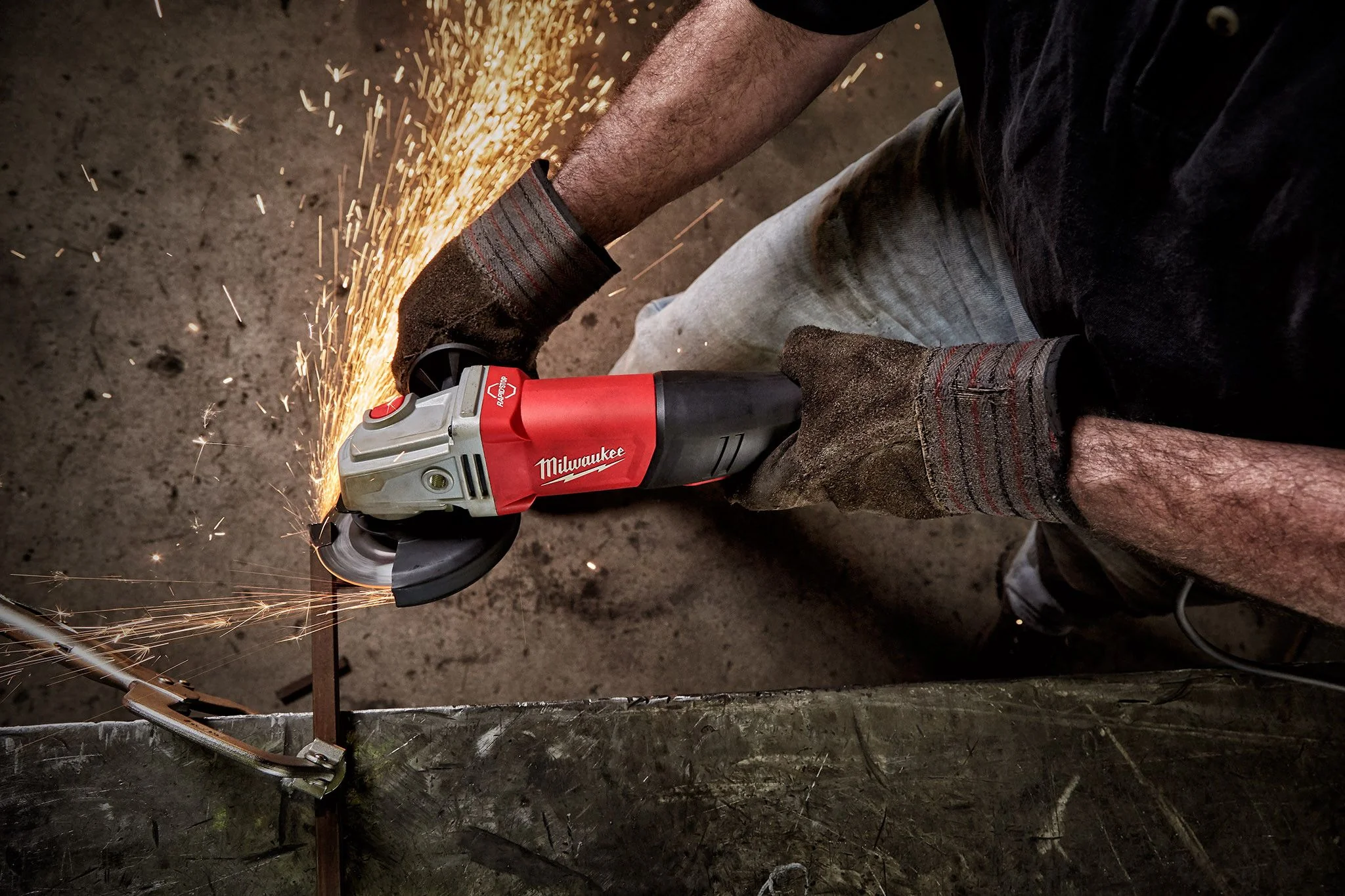 Milwaukee 6143-31, 11 Amp 4-1/2” / 5” Braking Small Angle Grinder Paddle No-Lock - Image 5