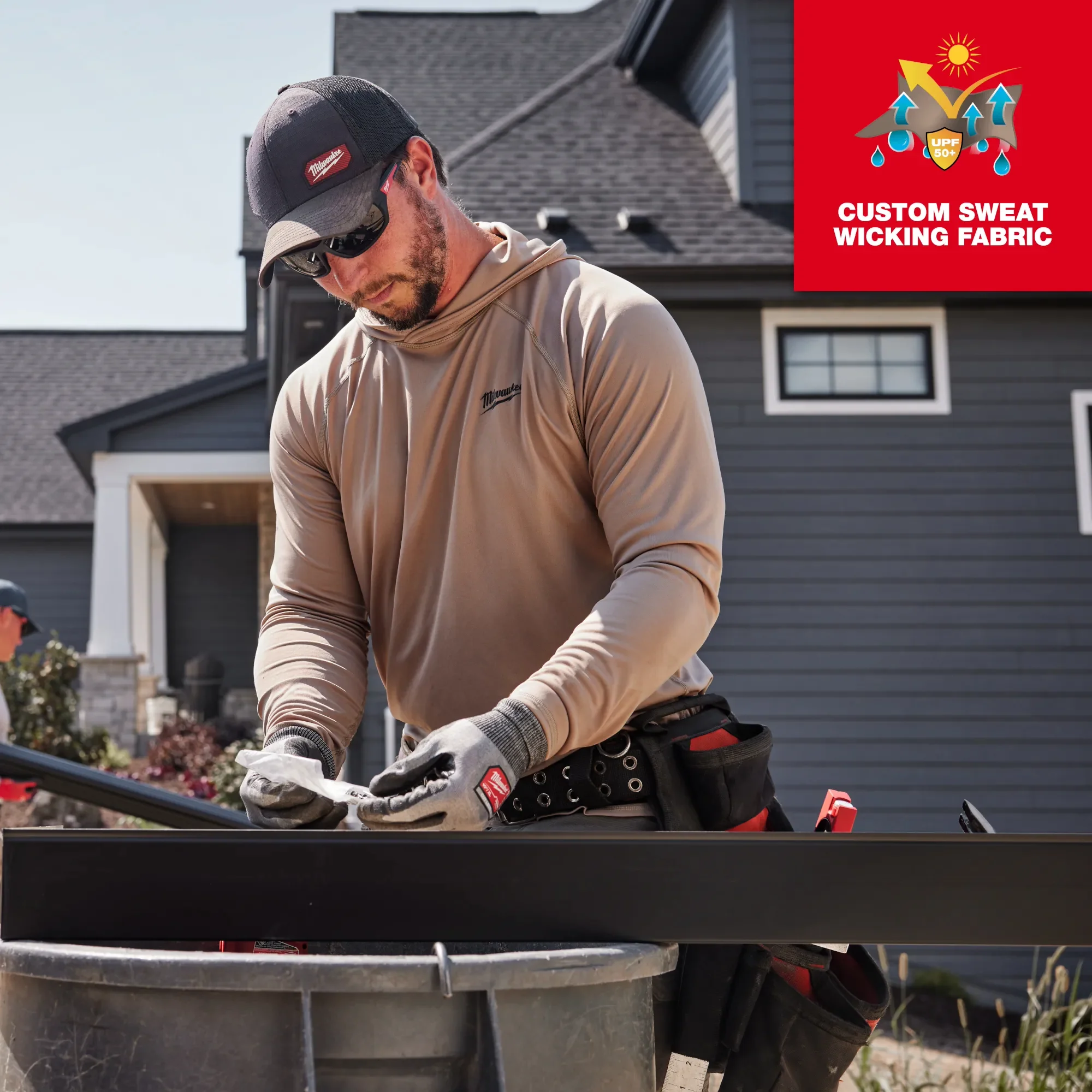 Milwaukee M550 WORKSKIN™ Hooded Sun Shirt - Image 4