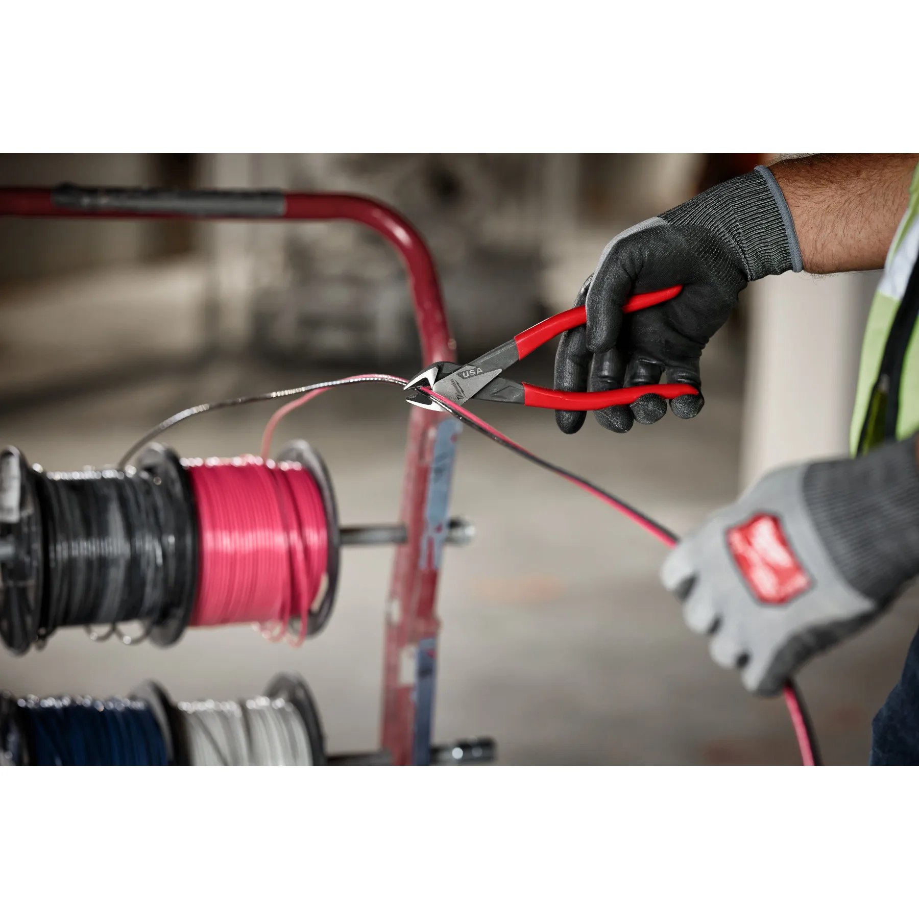 Milwaukee MT507, 7" Diagonal Dipped Grip Cutting Pliers (USA) - Image 5