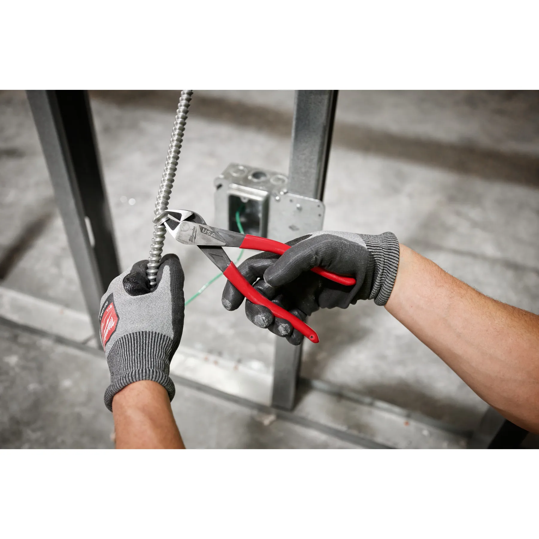 Milwaukee MT508,  8" Diagonal Dipped Grip Cutting Pliers (USA) - Image 4