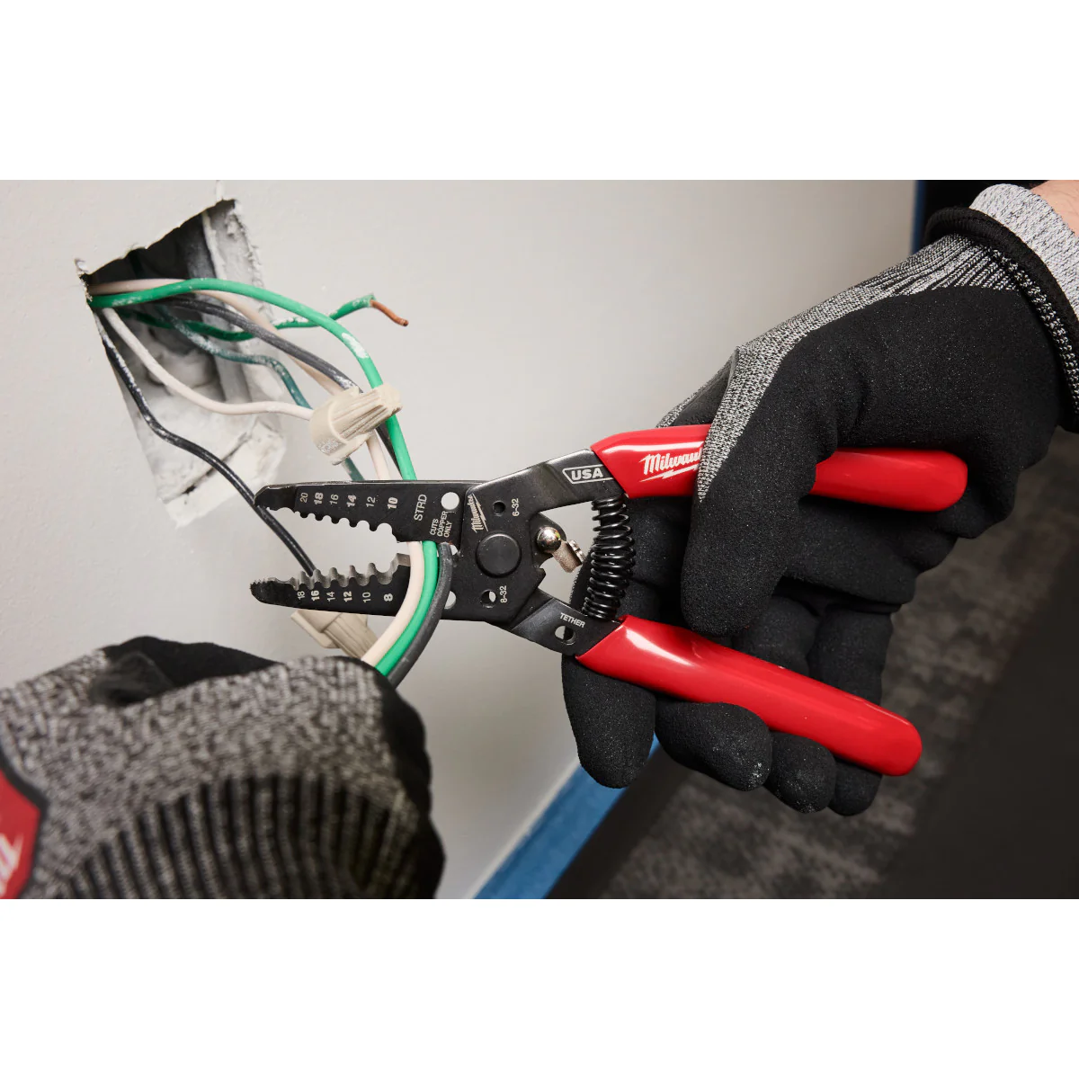 Milwaukee MT702, 8-20 AWG Dipped Grip Wire Stripper & Cutter (USA) - Image 10